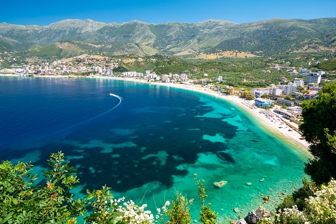 trasferirsi in Albania